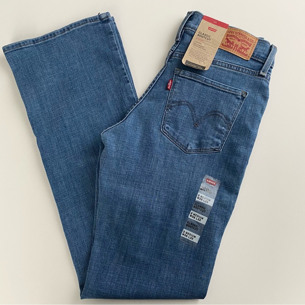 Levi’s Classic Bootcut Women’s Jeans - Medium Wash - Size 2